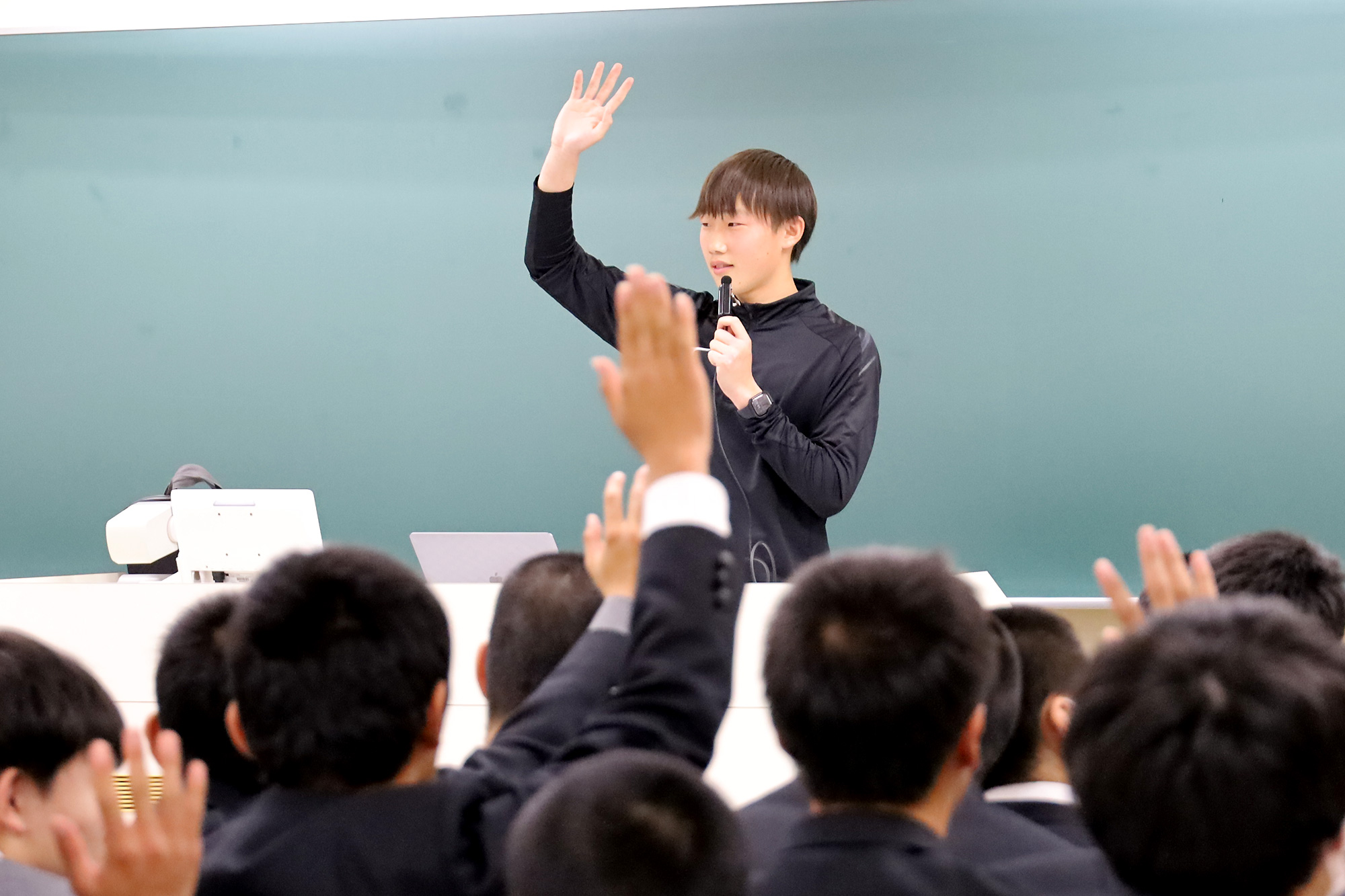 野尻翔さん（体育学部2年、サッカー部所属）が大学生活やクラブ活動について報告
野尻翔さん（体育学部2年、サッカー部所属）が大学生活やクラブ活動について報告
