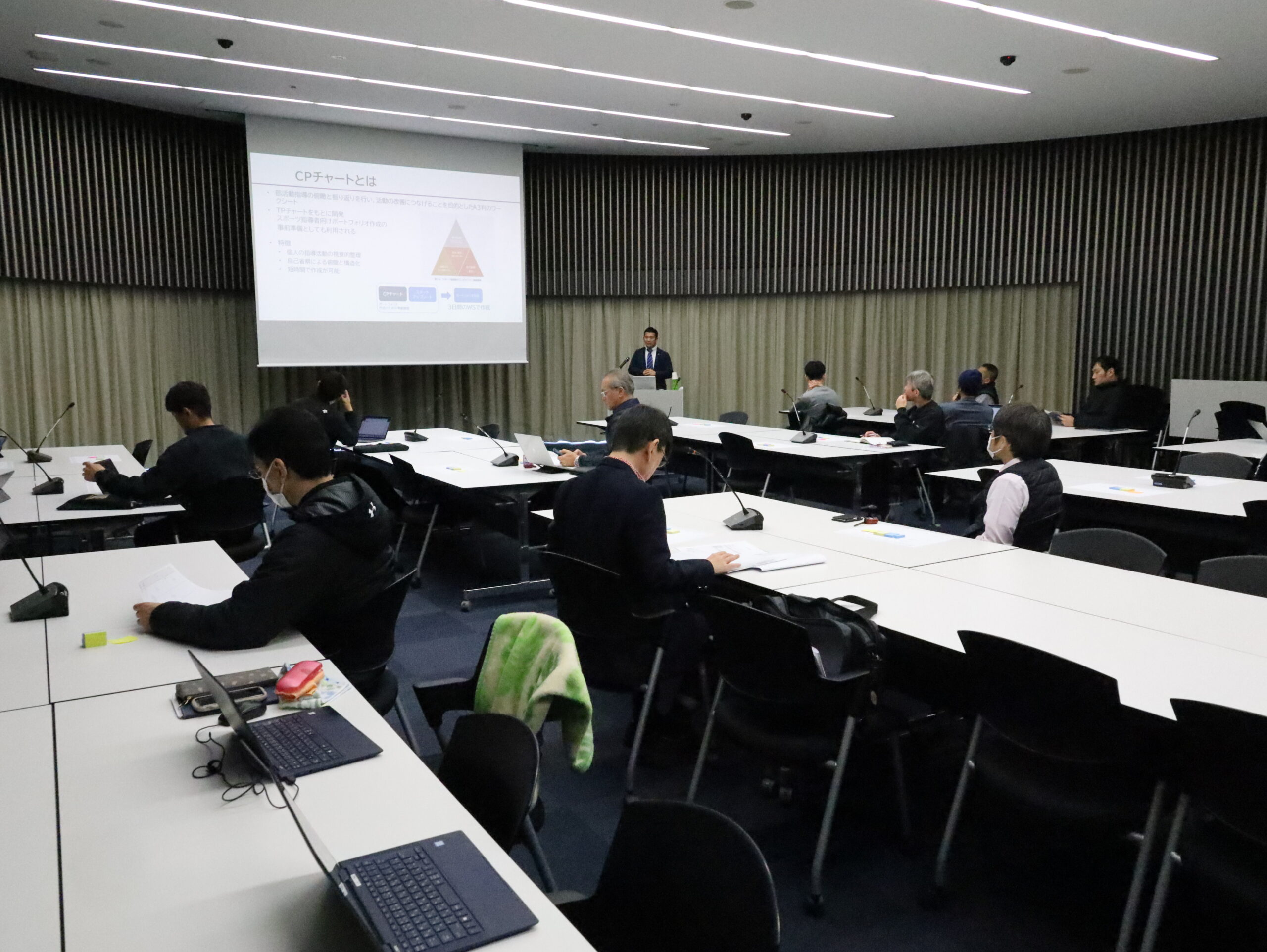 指導者の資質のさらなる向上をめざして年２回実施されているスポーツ局指導者研修