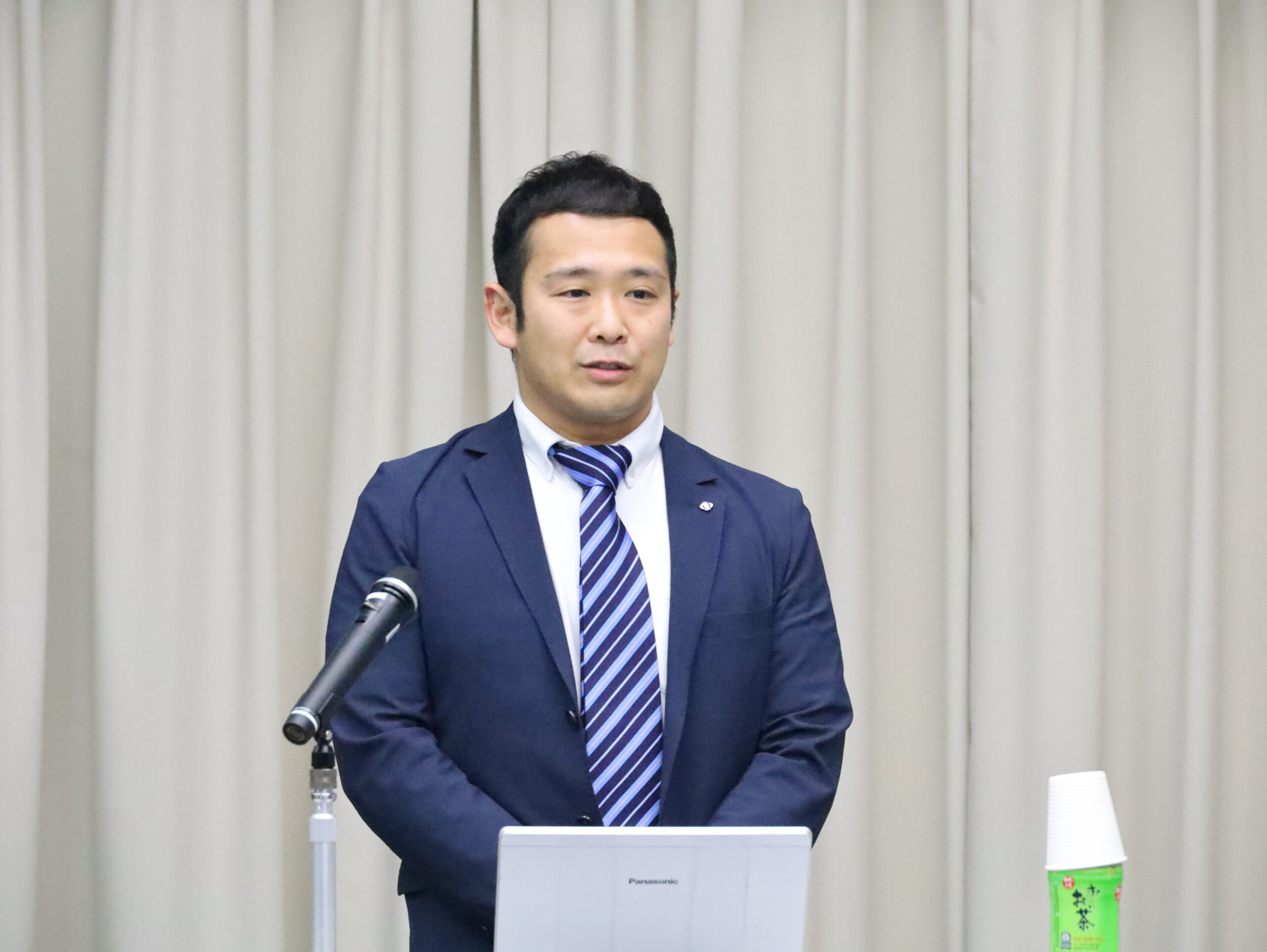 「チャートは作った今日がスタート。必要な知識やスキルをFD研修などで獲得し、更新をしていくことが改善につながります」と話す萩原悟一准教授