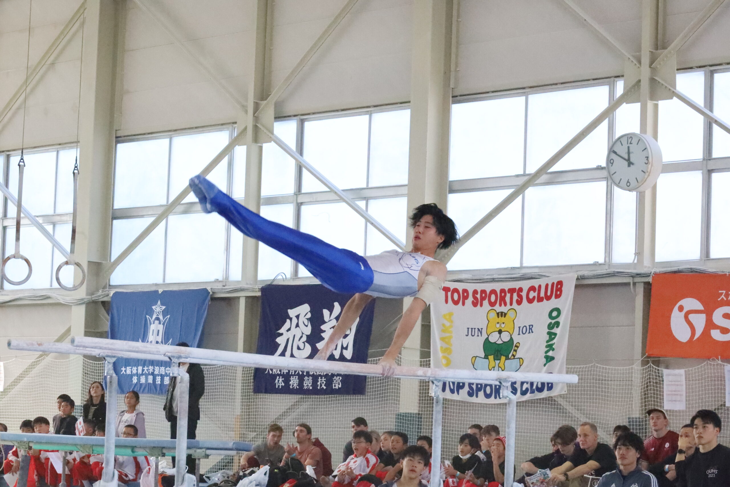 築山翔馬選手の平行棒の演技