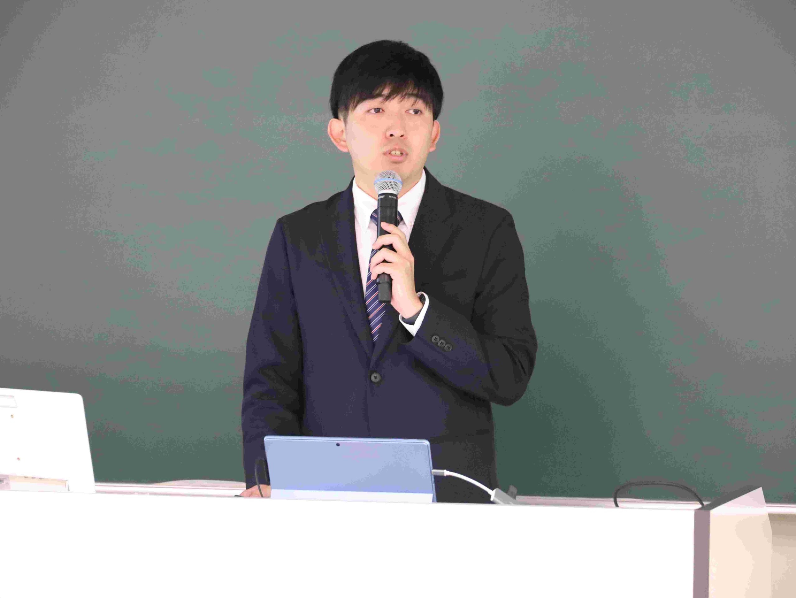 大学院博士後期課程2年の加藤憲さん