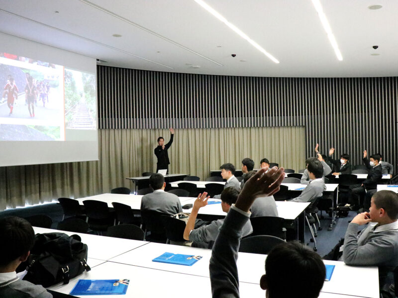 初芝橋本高校生が大学建学