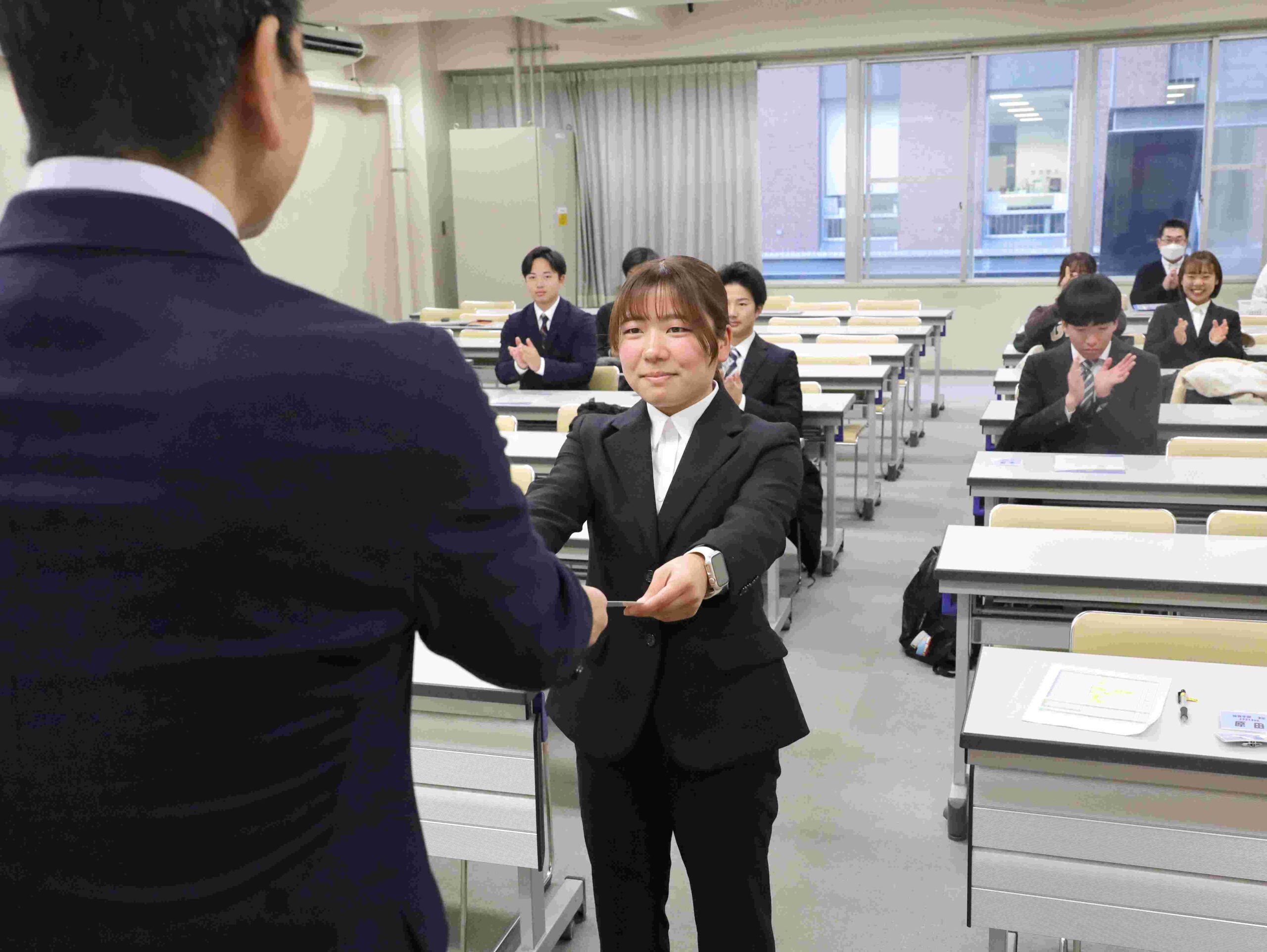 冨士本美咲さん（大阪・堺西）＝芦屋市立男子バスケットボール部を指導