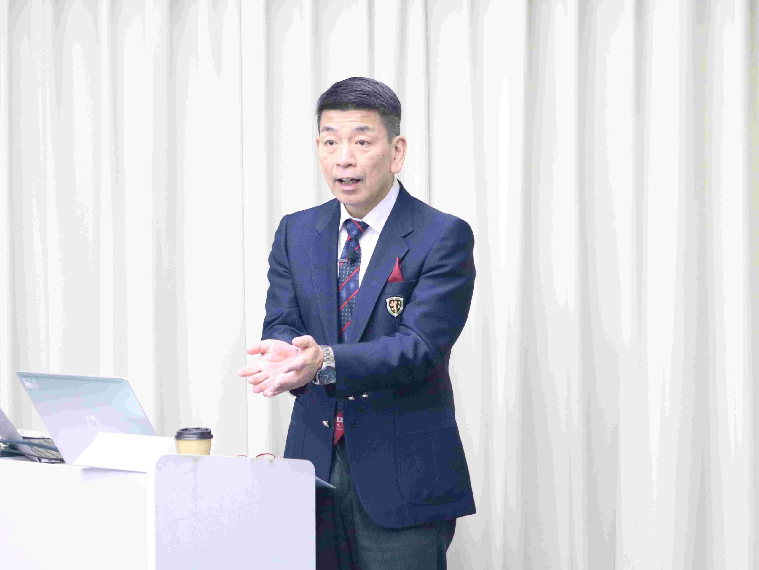 「運動部活動の実践Ⅰ」担当の土屋裕睦教授。長年、五輪代表選手らのメンタルサポートを担当する